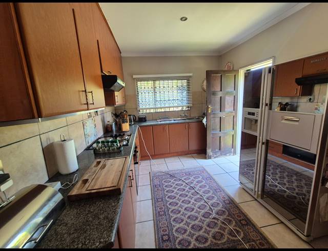 3 BEDROOM HOUSE FOR SALE IN VANDERBIJLPARK SE 2